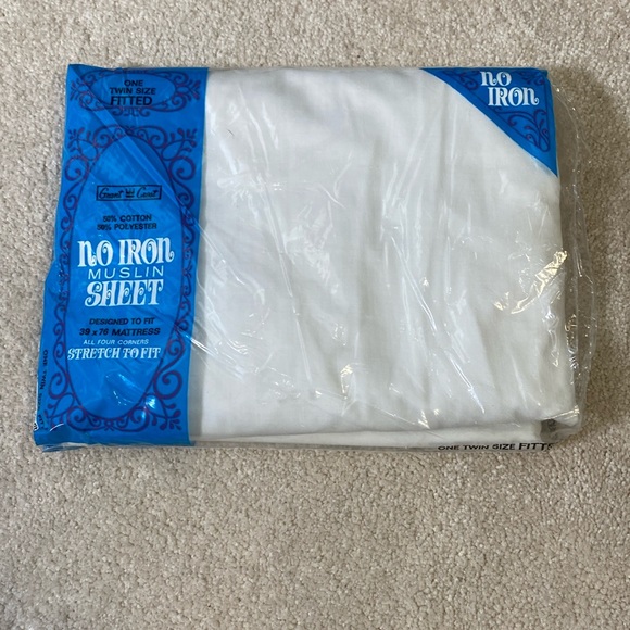 NWT Vintage Grant Crest white  no iron muslin fitted sheet twin size 39x76 - Picture 1 of 7